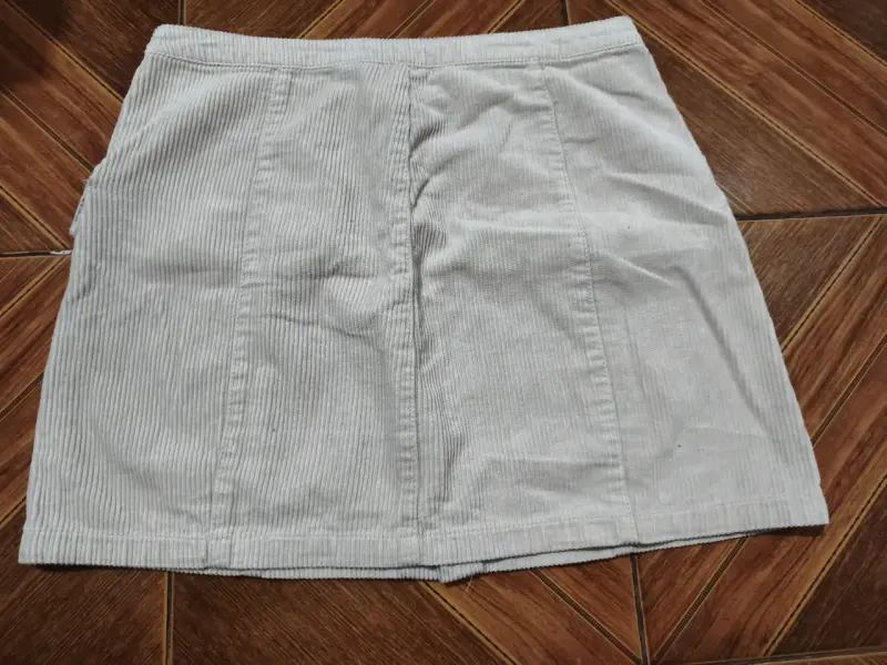 Falda beige con botones - 2