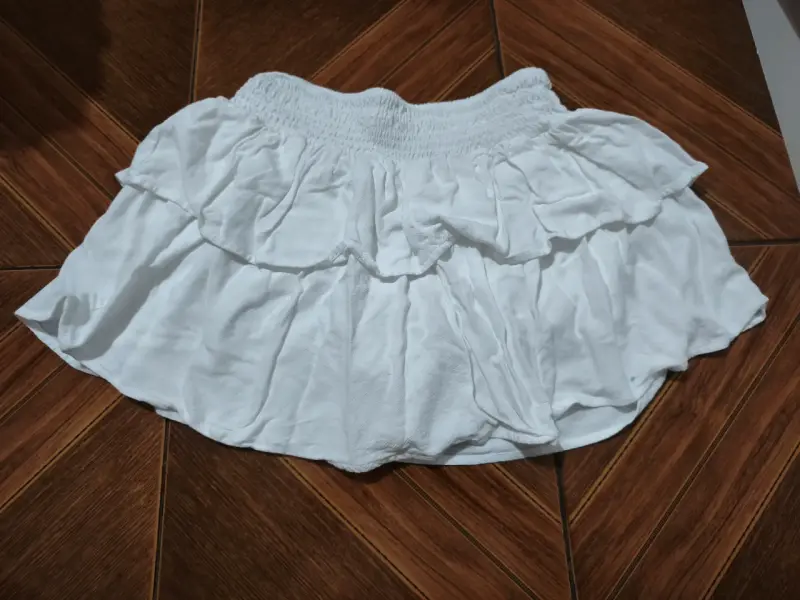 Falda blanca con vuelos - 2