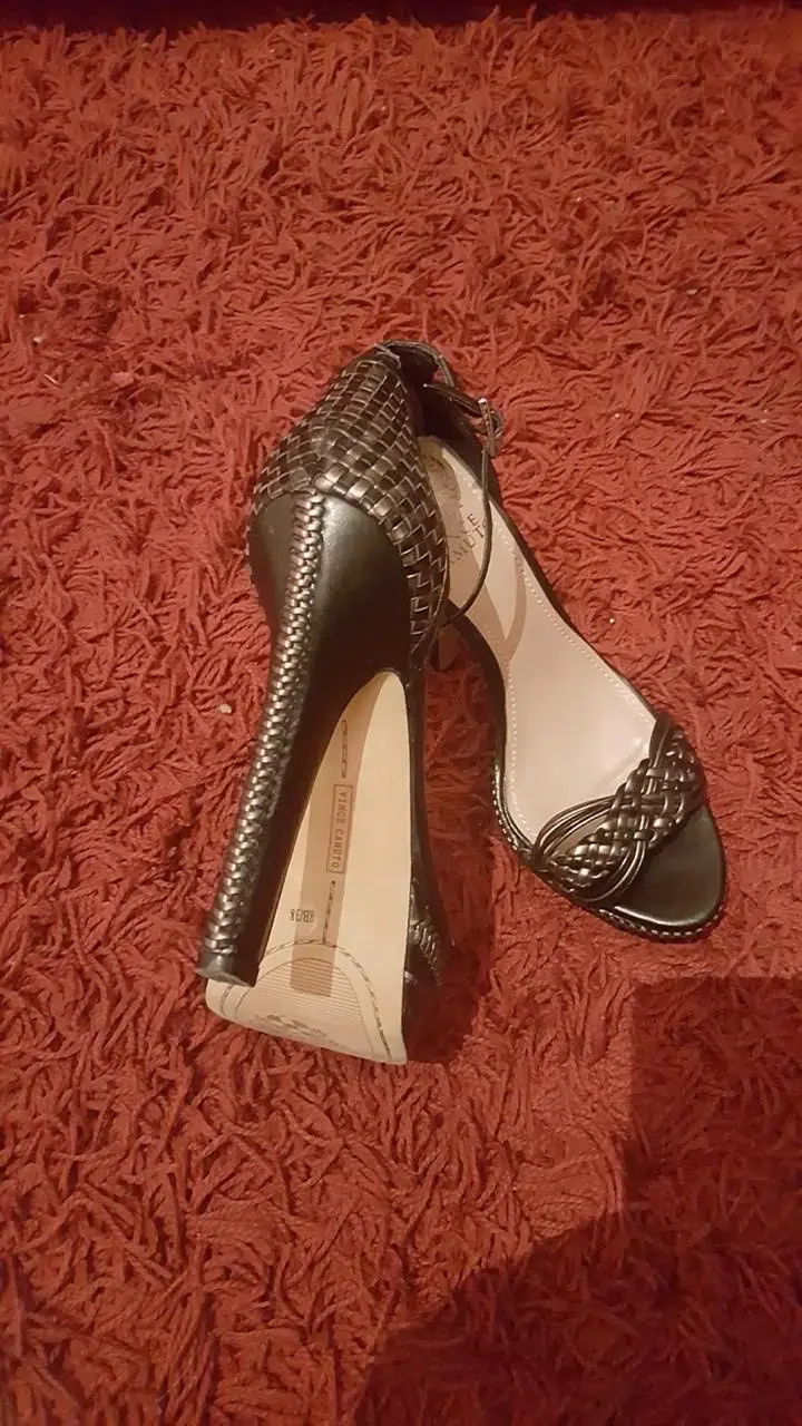 Tacones altos negros de diseñador VINCE CAMUTO - 1