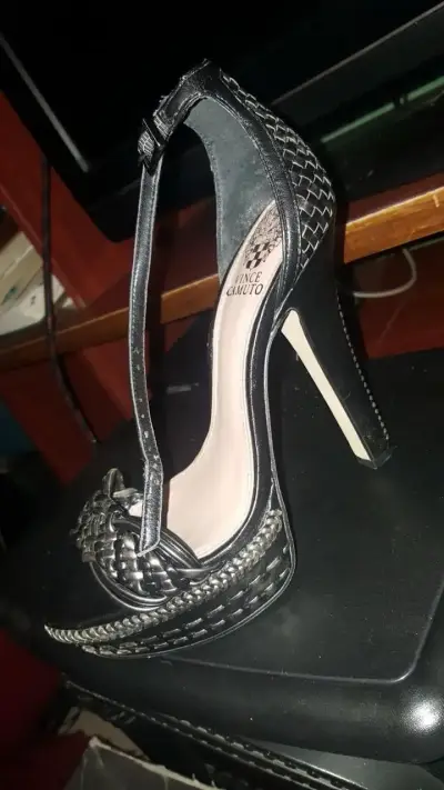 Tacones altos negros de diseñador VINCE CAMUTO - miniatura 3