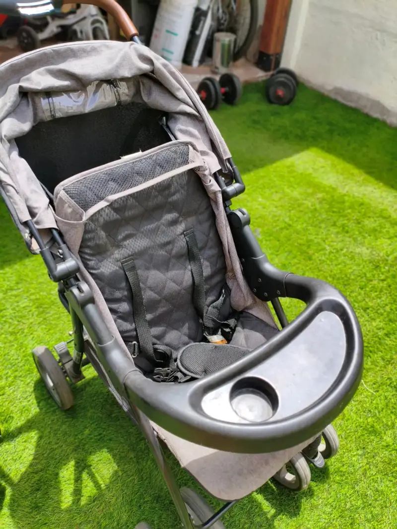 Coche de bebé gris plegable - 4