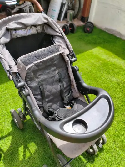 Coche de bebé gris plegable - miniatura 4