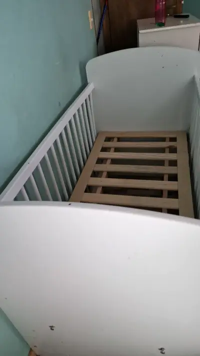 Cuna de madera blanca para bebé - miniatura 1