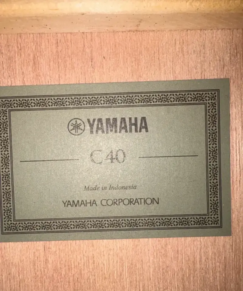Guitarra Yamaha C40 + Funda Acolchada - 2