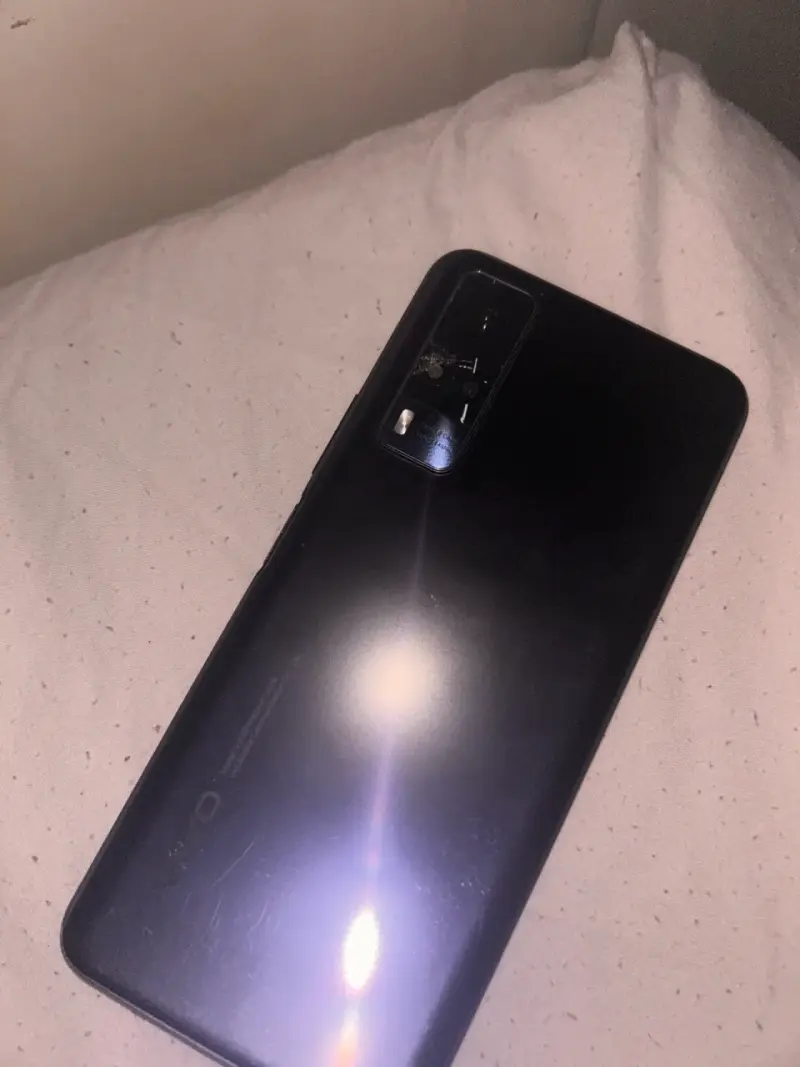 Teléfono con vidrio de camara dañada en buen estad - 2