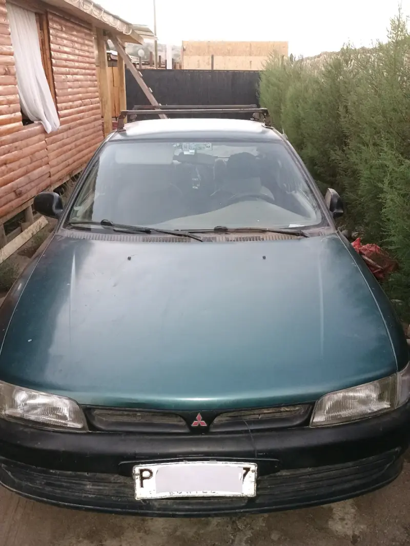 Auto Mitsubishi Lancer - 2