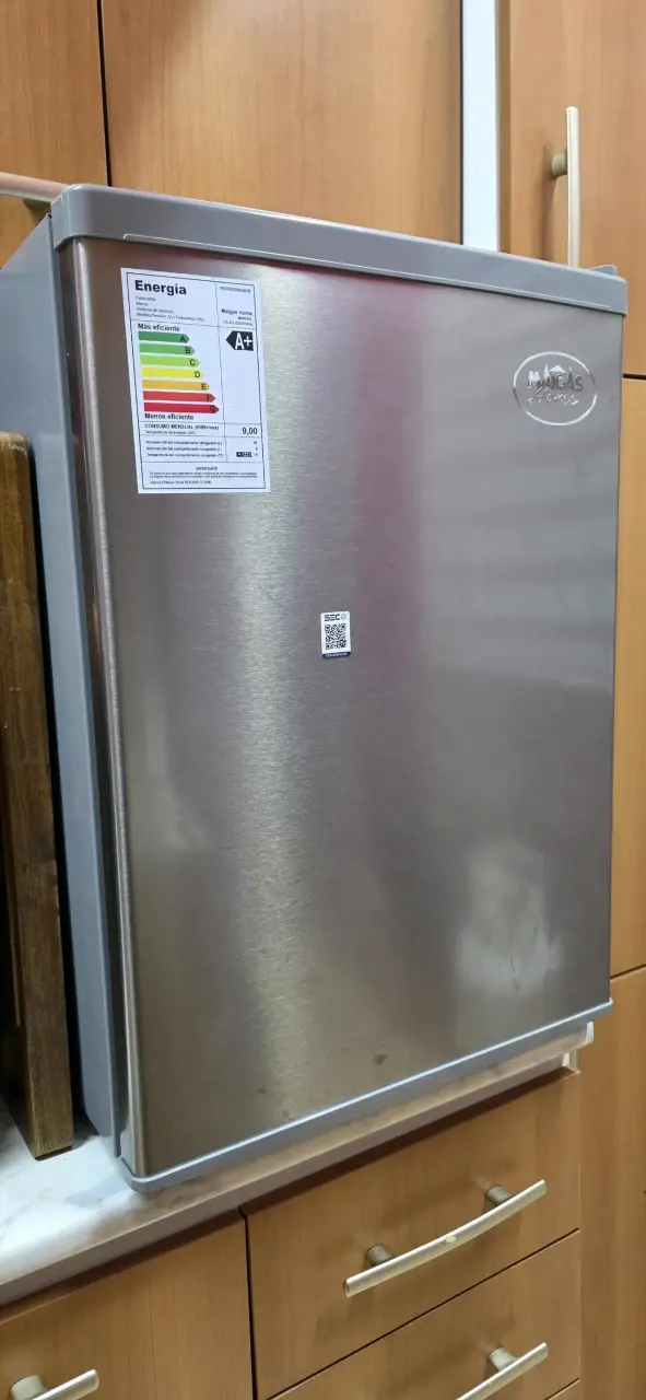 Refrigerador Magics Home A+ plateado - 1