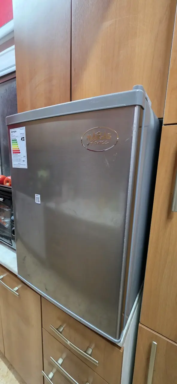 Refrigerador Magics Home A+ plateado - 3