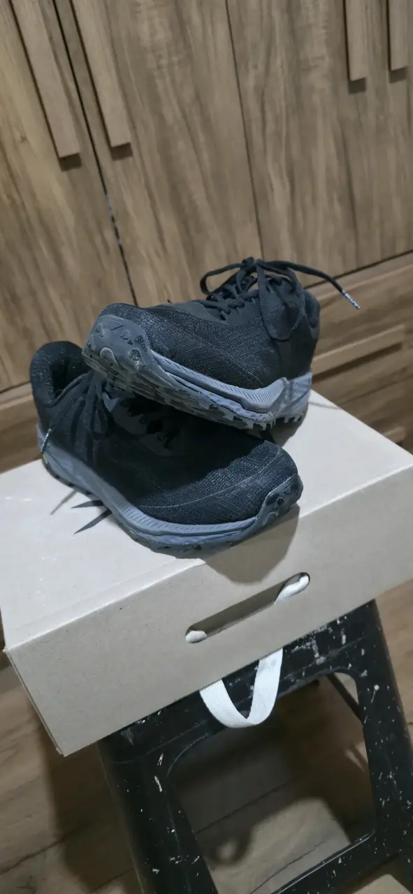 Zapatillas negras deportivas - 1