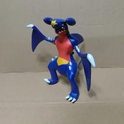 Figura de acción Garchomp - Pokemon Jazwares - miniatura 1