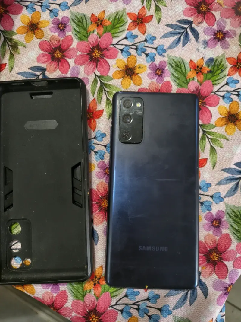 Samsung Galaxy con carcasa - 1