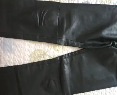 Pantalones negros de cuero - miniatura 1