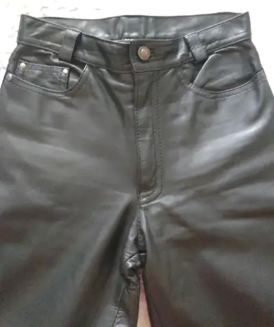 Pantalones negros de cuero - miniatura 2