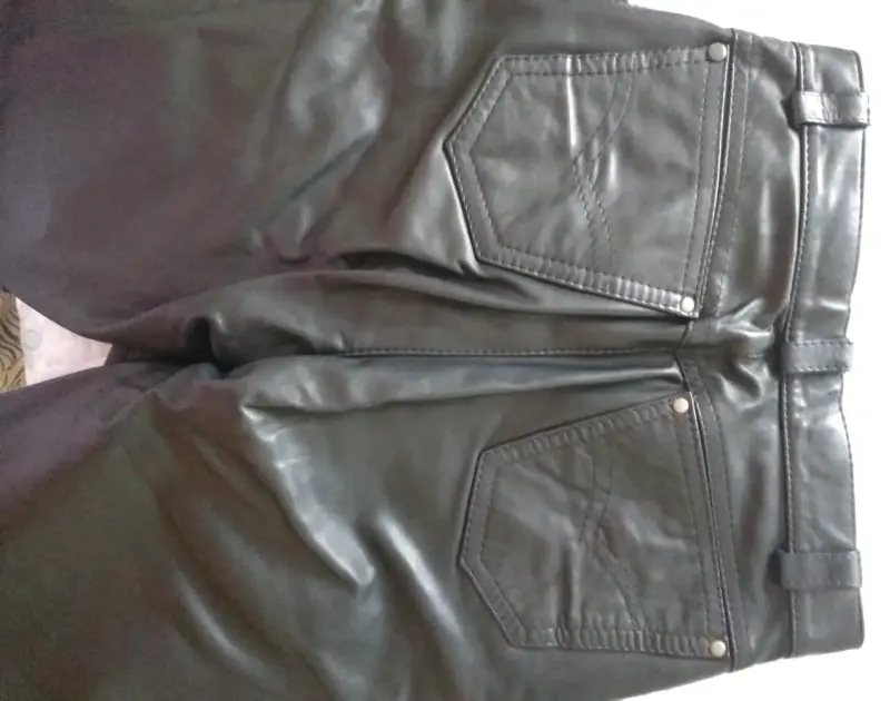 Pantalones negros de cuero - 4