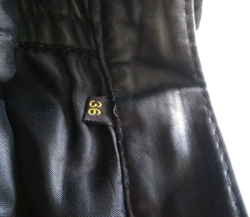 Pantalones negros de cuero - 5