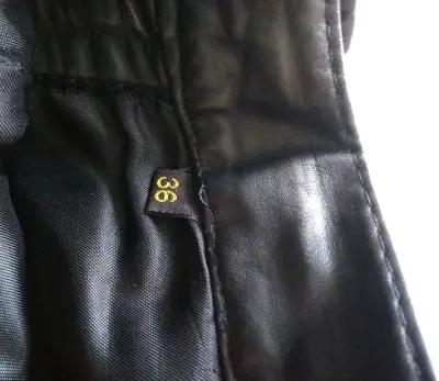 Pantalones negros de cuero - miniatura 5
