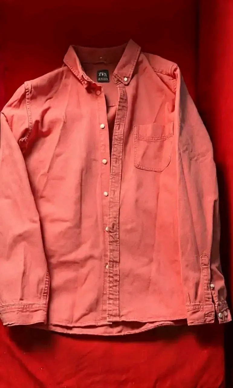 Camisa roja talle L Zara