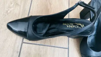 Tacones negros - miniatura 2