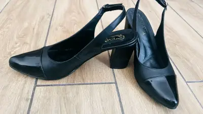Tacones negros - miniatura 3