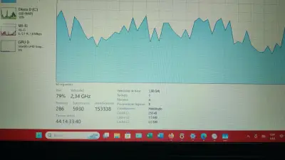 Laptop negra Dell a 200.000 mil pesos - miniatura 2