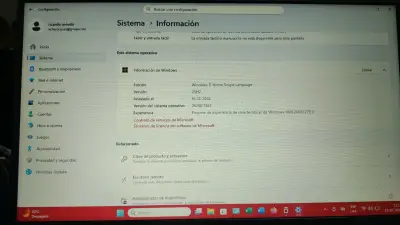Laptop negra Dell a 200.000 mil pesos - miniatura 3