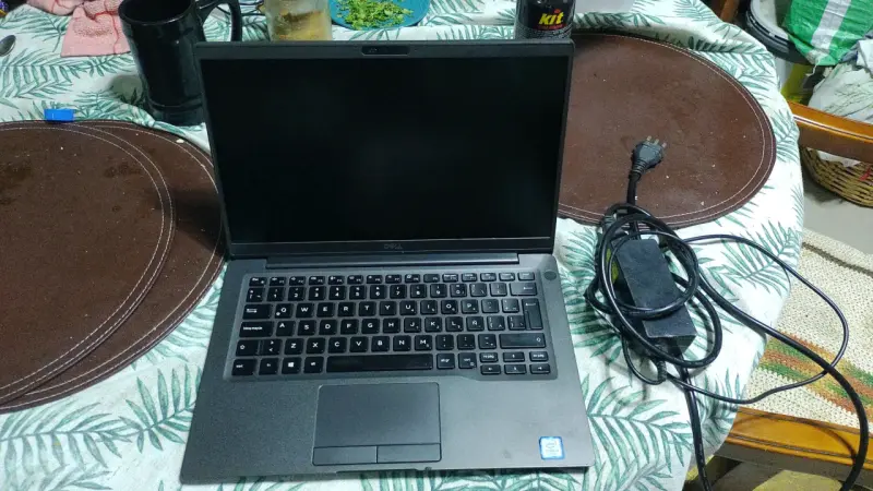 Laptop negra Dell a 200.000 mil pesos - 6
