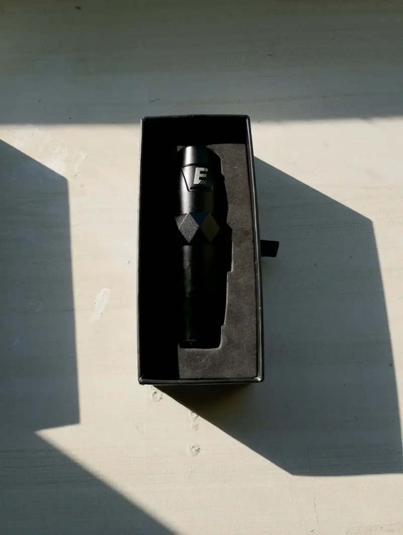 Vendo apoya brazo y máquina de tattoo - 5