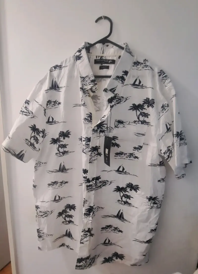 Camisa hawaiana blanca con estampado - 1
