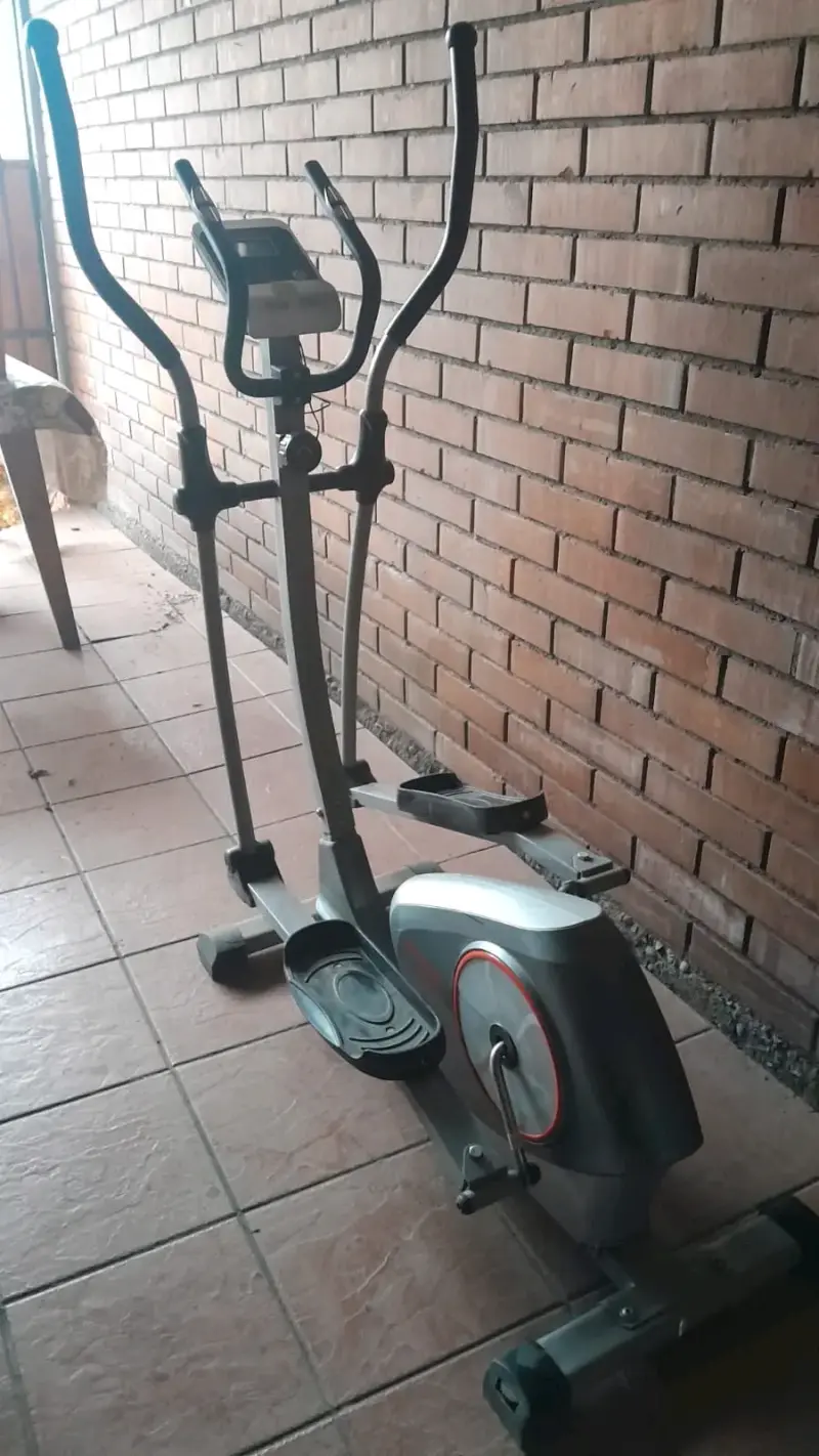 Elíptica de ejercicio gris - 1