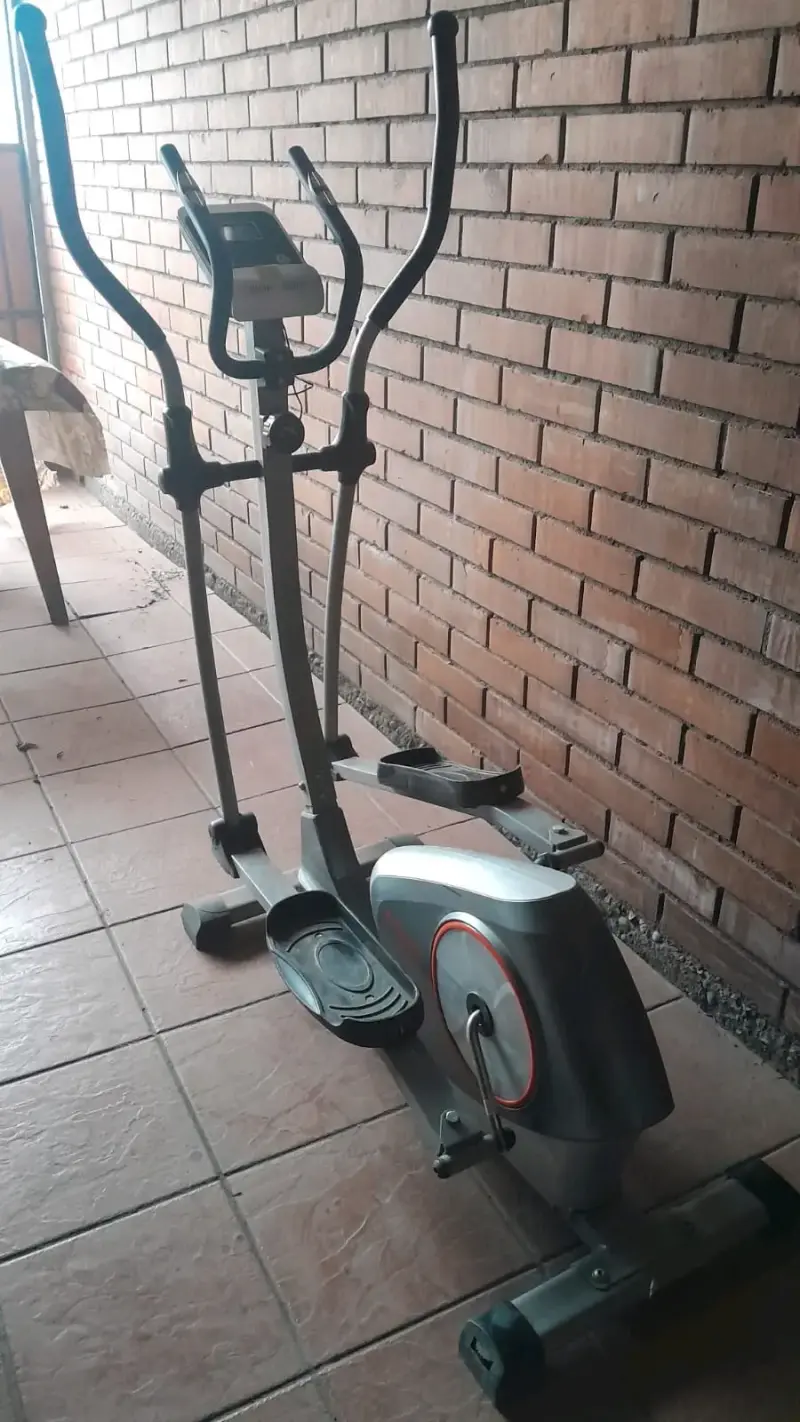 Elíptica de ejercicio gris - 2