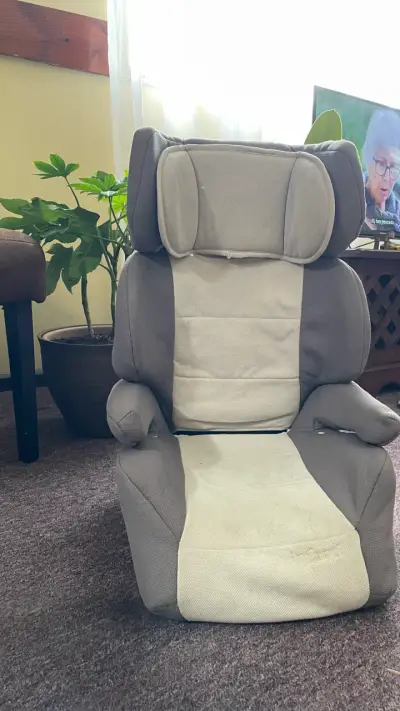 Silla de auto para niño gris - miniatura 1