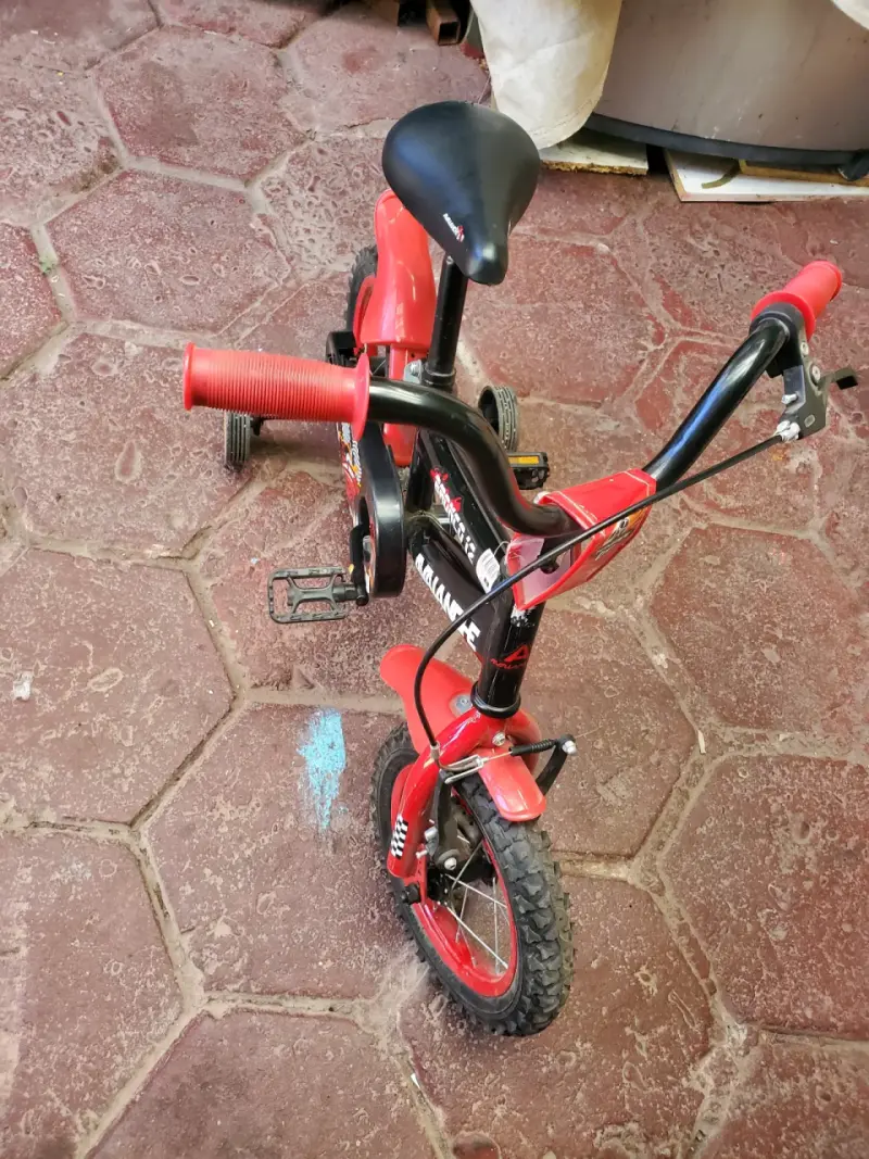 Bicicleta infantil negra y roja - 5