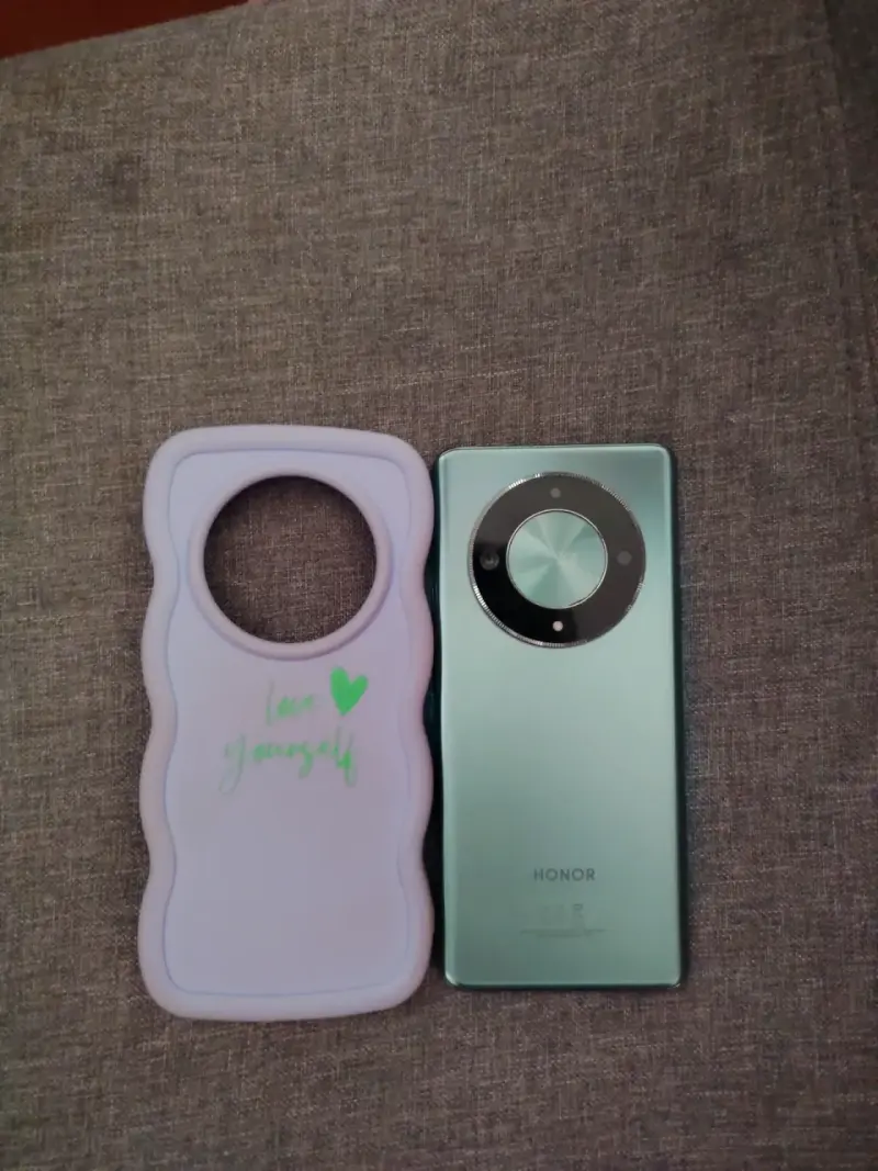 Celular con carcasa protectora - 2