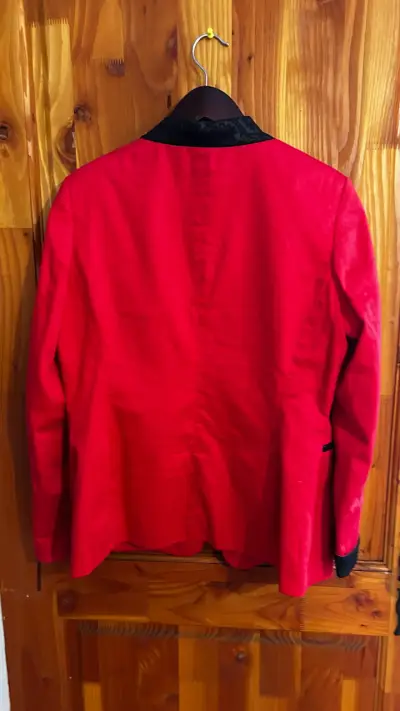 Blazer rojo elegante con detalles - miniatura 2