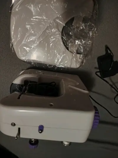Máquina de coser portátil blanca - miniatura 4