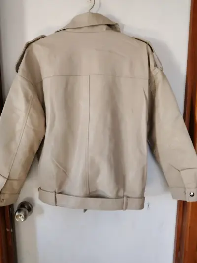 Chaqueta beige de mujer nueva - miniatura 3