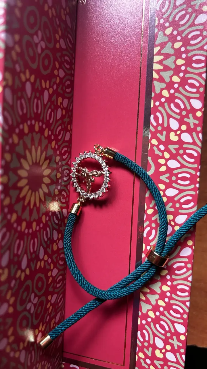 Pulsera verde con dije elegante - 2