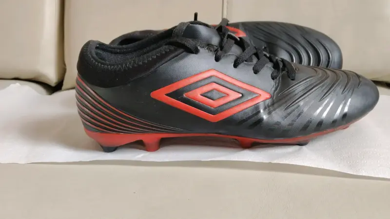 Zapatillas de fútbol blancas con rojo - 3