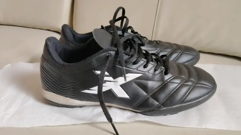 Zapatillas de fútbol blancas con rojo - 6