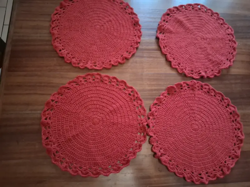 Set de cuatro tapetes (individuales de crochet roj - 1