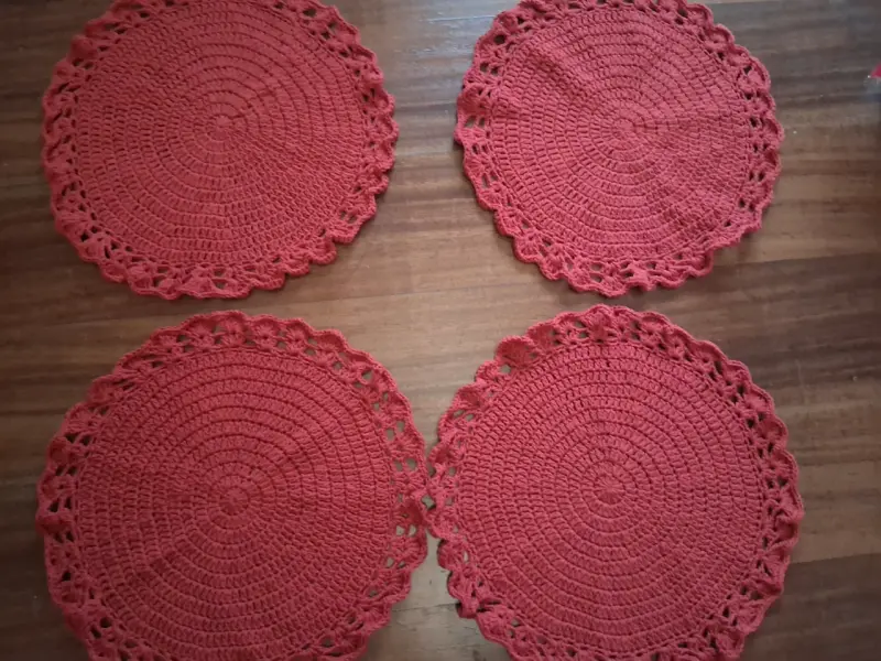 Set de cuatro tapetes (individuales de crochet roj - 3