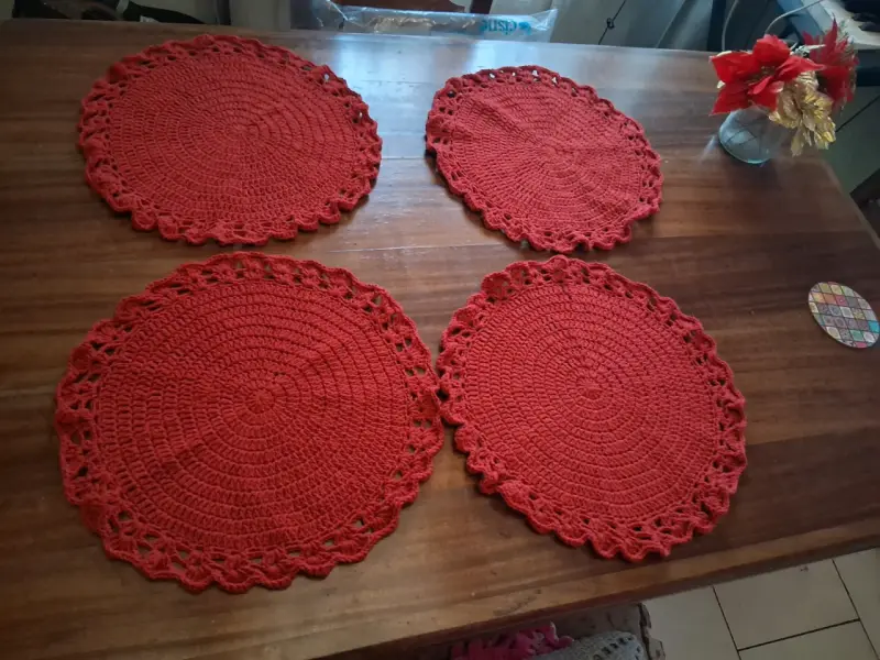 Set de cuatro tapetes (individuales de crochet roj - 4