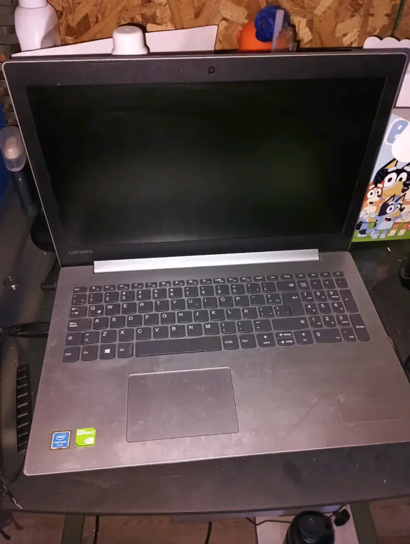 Laptop Lenovo plateado - 1