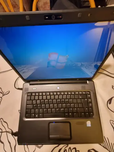 Laptop Compaq con Windows 7 - miniatura 2