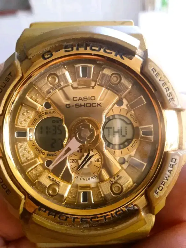 Reloj Casio G-Shock dorado - 1