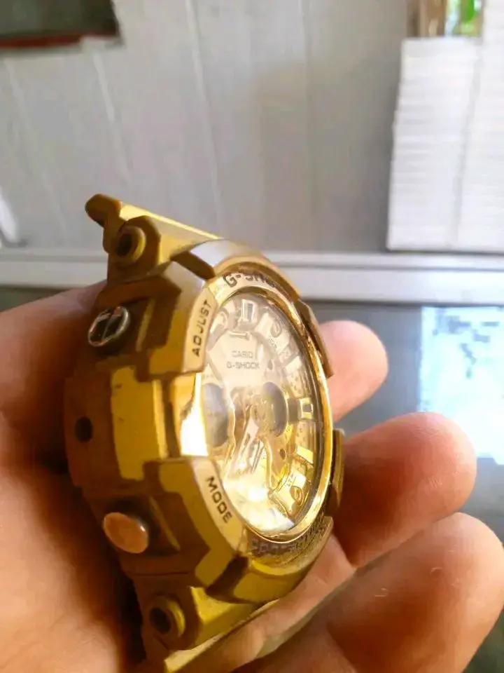 Reloj Casio G-Shock dorado - 4