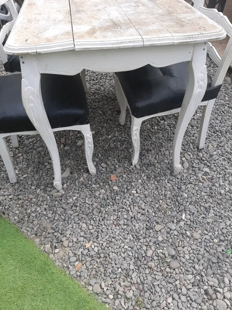 Mesa vintage con sillas - 1