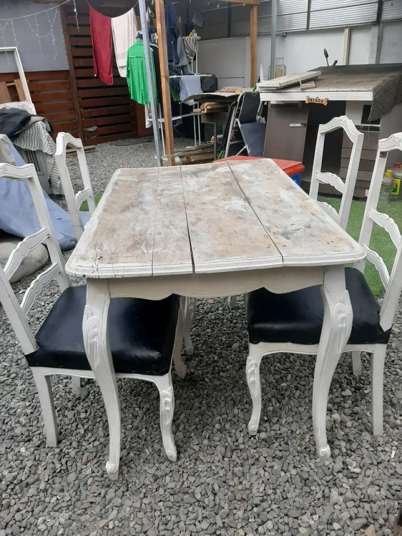 Mesa vintage con sillas - 2