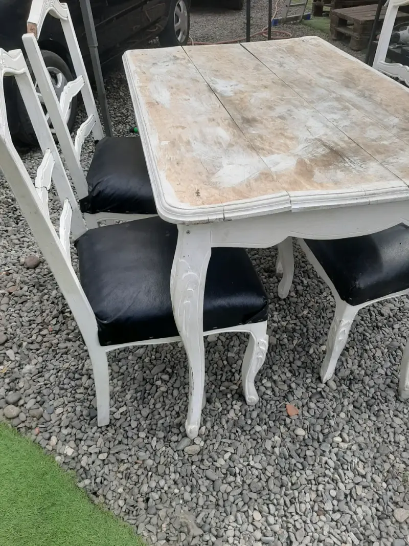 Mesa vintage con sillas - 4