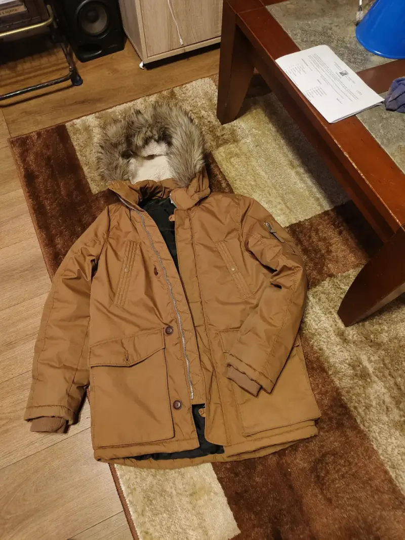 Parka marrón con capucha de pelo - 6